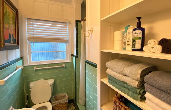 Surf Shack - Steps To The Beach, Lush Fenced Backyard 4 Bedroom Cottage - Foto 8