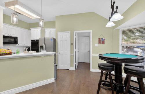 DFW Family Fun Retreat Game Room Pool Table Air Hockey Arcade Work Space Grill BBQ Firepit - Foto 68