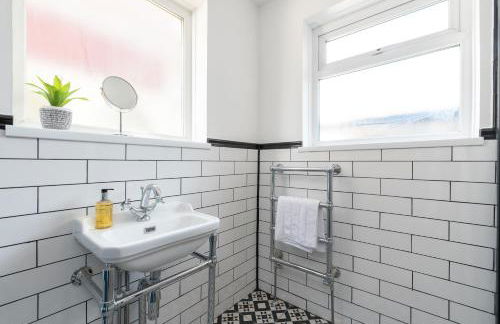 Bifolds, enclosed garden. Southport character home - Foto 12