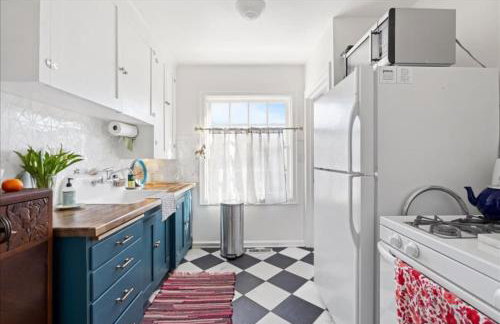 Bright & Cozy 2BR | Near Downtown, MSU & Hospitals - Foto 5