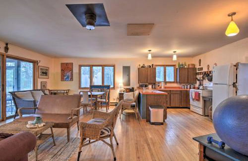 Idyllic Northport Cottage, Walk to Lakeside! - Foto 9