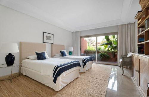 Exclusive 1 line Beach Apartment in Marbella with Panoramic Views - Foto 22