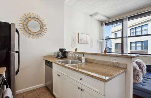 Sleeps 4! 2BR, Gym, Paid Parking, Close to Major Attractions - Foto 71