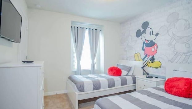 4606 TD - 5BR Townhome Marvel: Private Pool - Foto 3, Habitación