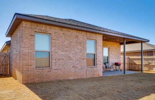 8 Mi to TTU! Pet-Friendly Home with Patio and Yard - Foto 24