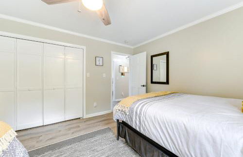 Lakefront Sherrills Ford Haven with Boat Dock! - Foto 16