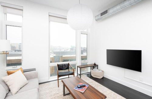 Modern 1BR Apt with Rooftop, Gym, and Parking - Foto 2