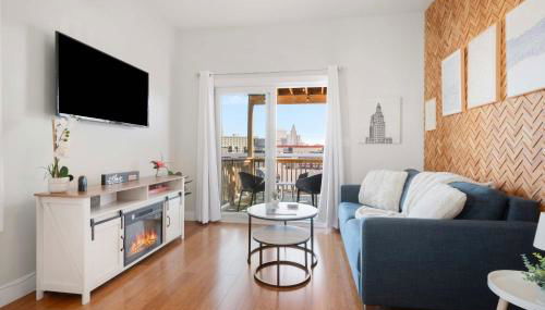 Jennifer's Chic Downtown City Views Private Deck - Foto 1