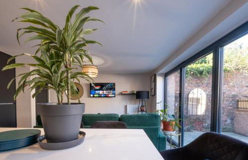 Luxury 4BDR House By Torr Property Group Short Lets & Serviced Accommodation With Free Gated Secure Parking & Private Patio Garden Liverpool - Foto 4