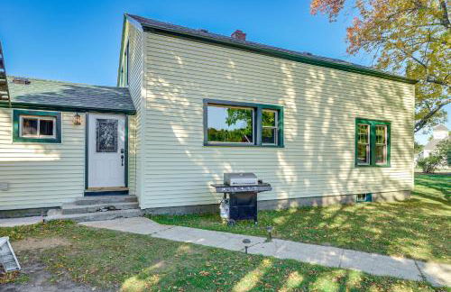 Pellston Farmhouse with Snowmobile Trail Access! - Foto 25