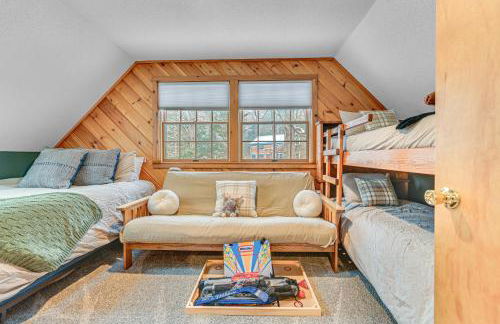 8 Mi to Mt Snow Cozy Bear Cabin with Hot Tub! - Foto 15