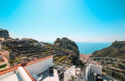 Admiring Amalfi - Photo 15