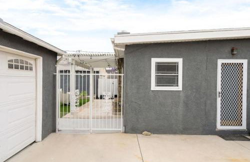 Stunning Retro Beach Oasis, Dual Living, Pool - Foto 57