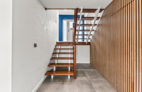 Elegant Retreat in Cheltenham - Garden & Parking Included - Foto 43