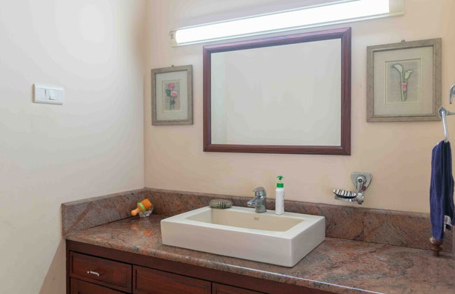 Crystal Homestay by Vista Rooms - Photo 13