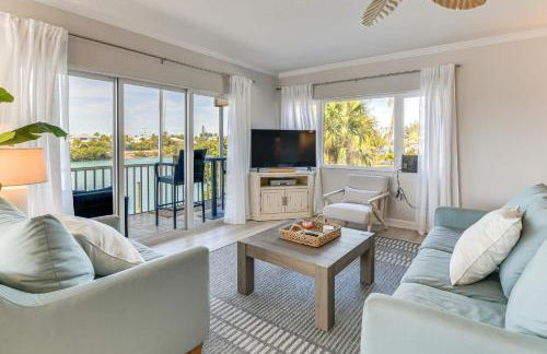 Waterfront Nokomis Condo Less Than Half Mile to Beach! - Foto 1