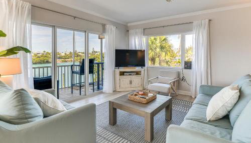 Waterfront Nokomis Condo Less Than Half Mile to Beach! - Foto 1