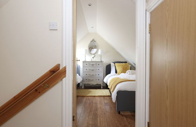 JOIVY Greenknowes Lodge With Hot Tub And Wood Burning Stove - Foto 8