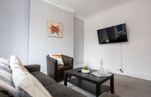 Cheadle village - Photo 45