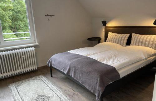 Freistehendes Ferienhaus mit Kamin, Sauna, atemberaubenden Blick ins Tal, mehrere Terrassen, 1500qm Grundstück 1,6m hoch eingezäunt - Foto 33