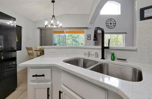 Walkin' on Sunshine - 5 bed pool home in Terra Verde Resort near Disney - Foto 51