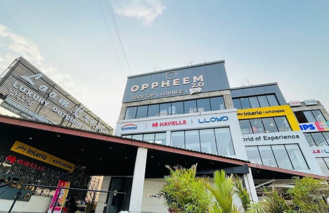 HOTEL BLACK GRAPES INN - Photo 17