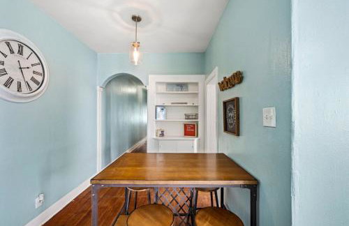 M Street Double Top Floor of a Historic Triplex Sleeps 12 Walk to Beach - Foto 10