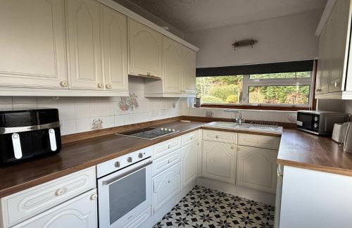 Large 4 Bed with Parking - Foto 11