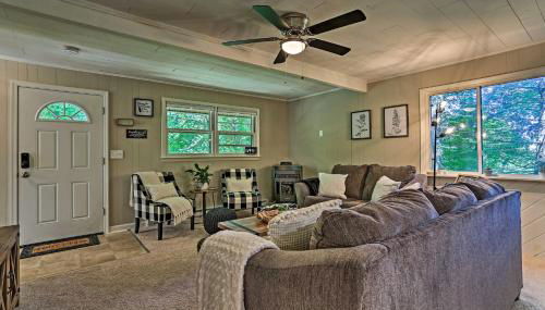 Deck and Gas Grill Modern East Stroudsburg Home! - Foto 4