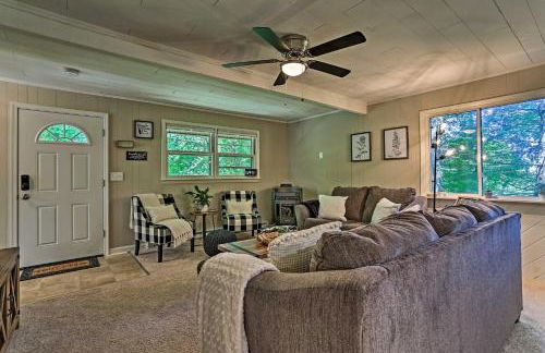 Deck and Gas Grill Modern East Stroudsburg Home! - Foto 4