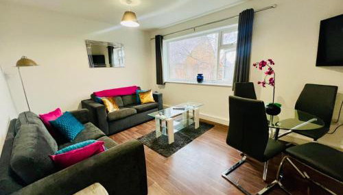 Modern 2 bed 1st Floor Apartment by Jesswood Properties Parking Wi-fi - Foto 2