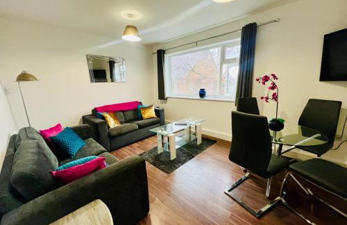 Modern 2 bed 1st Floor Apartment by Jesswood Properties Parking Wi-fi - Foto 2