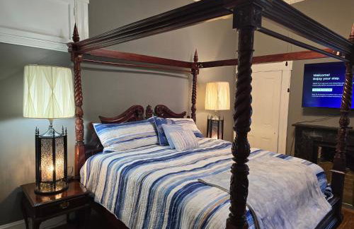 Newly Renovated Historic 6-Bedroom Manor, Where Timeless Elegance Meets Modern Luxury - Foto 3