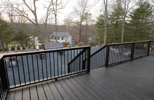 Modern Retreat Poconos 3BR Fire Pit Skiing - Foto 4