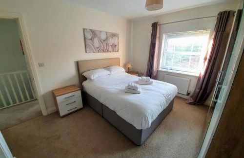 Beverley Central Townhouse Free Parking Sleeps 8 - Photo 1