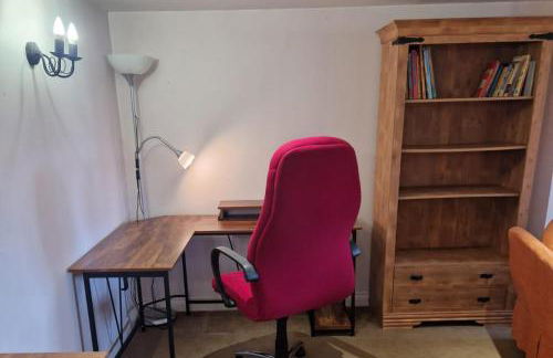 Cottage Sleeps 4 - Pet Friendly w Free Parking - Foto 9