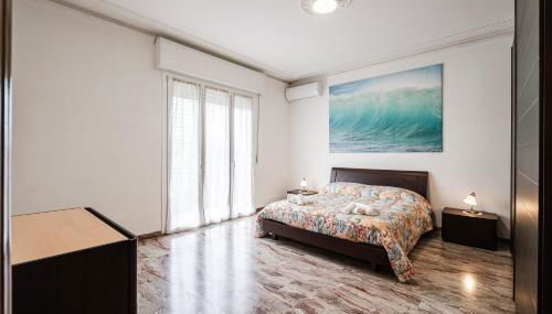 IZZ1 Apartments - Motor&Food Valley - Posto Auto Privato - Foto 4, towels, wardrobe