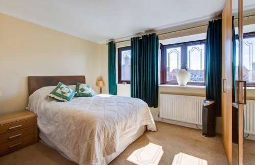 Serene Family Escape - Spacious, Near Thorpe Bay and Southend, Beaches & Amenities - Pass the Keys - Foto 1