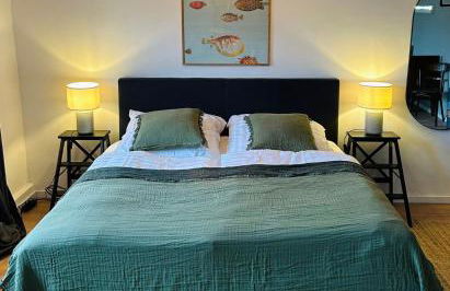 FeelsLikeHome - Urbane Altbauwohnung mit Dachterasse& Parkplatz - Foto 1