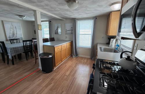 Oakland Beach Cottage - Sleeps up to 4 - Photo 12