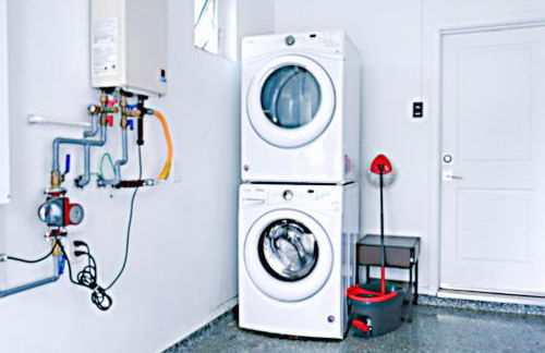 Lucky Charm 4 Bedroom Mid-City Apartment - Photo 17