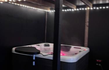 Sun Set House With Hot Tub - Photo 50