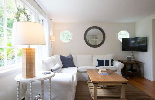 Huge Deck Outdoor Shower Dog Friendly - Photo 8