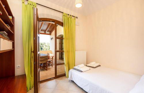 Ilys Home, a Country-chic Retreat with Pool & BBQ, By ThinkVilla - Photo 42