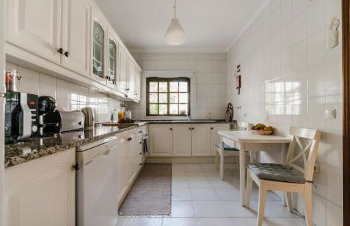 StaySalty - Resort Style Family Beach House with Pool - Foto 13