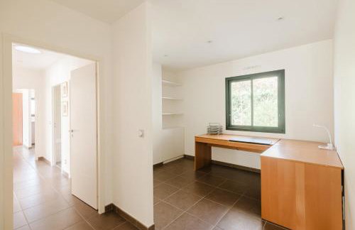 Beautiful contemporary villa 160 m with pool - Foto 17