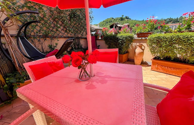 Central Spoleto Apartment With Large Sunny Terrace With Views - Photo 52