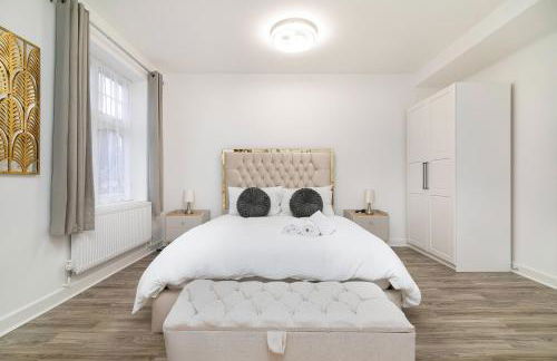 Modern Flat with Parking, 5 Mins to Tube - Photo 1