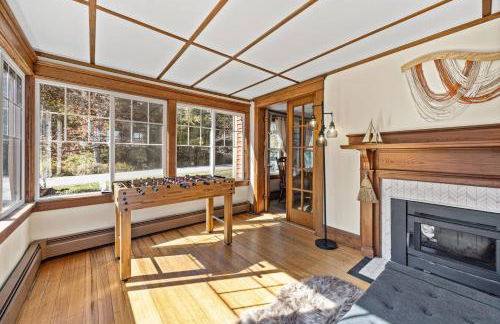 Coastal Red Farmhouse w/Firepit - Holiday Home - Foto 32