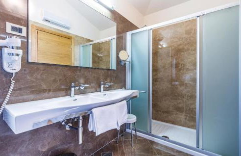 Beautiful Home In Turcic With Wifi - Foto 6